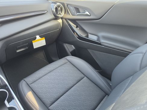 New 2027 Chevrolet Equinox LT w/ Convenience Package II FWD image 21