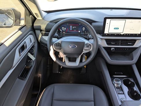New 2025 Ford Explorer Active w/ Active Comfort Package image 16