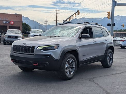 Used 2019 Jeep Cherokee Trailhawk w/ Cold Weather Group AWD/4WD image 9