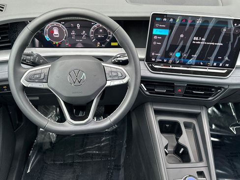 New 2026 Volkswagen Tiguan SE image 13