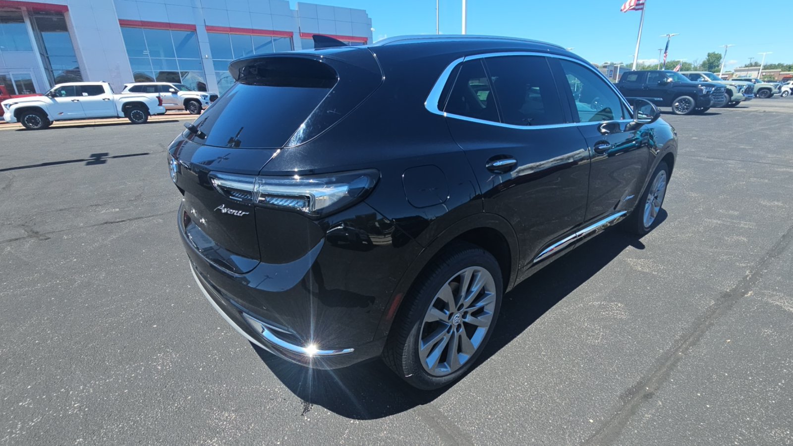 Used 2023 Buick Envision Avenir AWD/4WD image 3