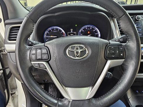 Used 2015 Toyota Highlander XLE AWD/4WD image 31