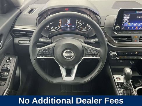 Used 2024 Nissan Altima 2.5 SV FWD image 18