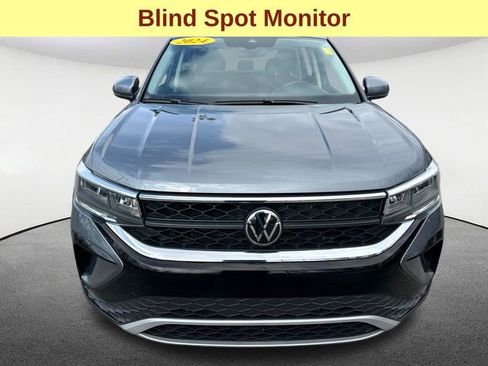 Used 2024 Volkswagen Taos SE image 4