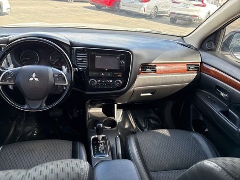 Used 2015 Mitsubishi Outlander GT image 22
