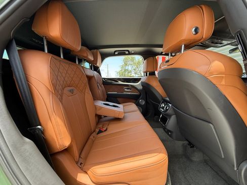 Used 2022 Bentley Bentayga AWD/4WD image 45