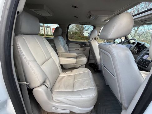 Used 2013 Chevrolet Suburban LT image 31