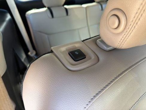 Used 2020 Ford Explorer Limited w/ Hybrid Equipment Group 310A image 13