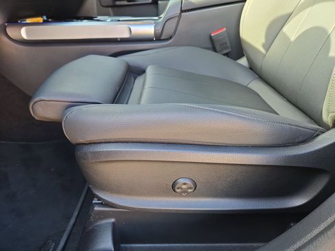 New 2025 Mercedes-Benz GLB 250 GLB 250 image 17