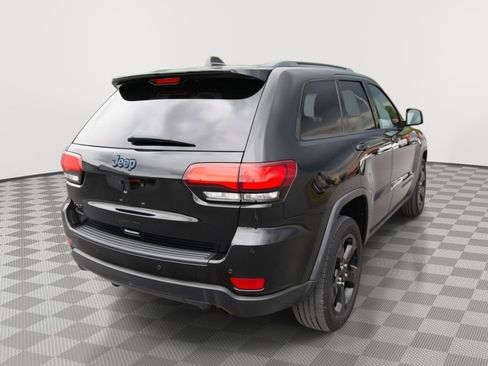 Used 2019 Jeep Grand Cherokee Laredo AWD/4WD image 5