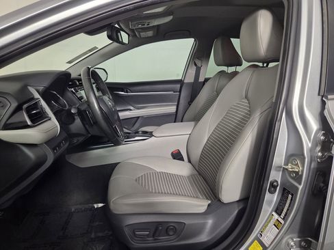 Used 2020 Toyota Camry SE w/ Convenience Package FWD image 10