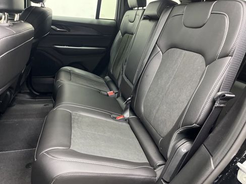 New 2025 Jeep Grand Cherokee Altitude image 5