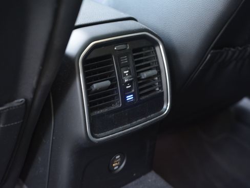 Certified 2019 Porsche Macan AWD/4WD image 32