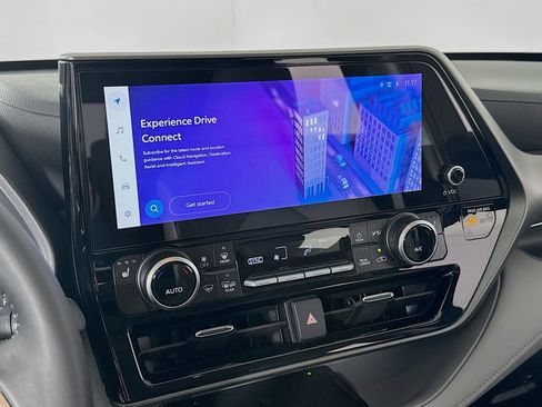 Certified 2025 Toyota Highlander XLE image 16