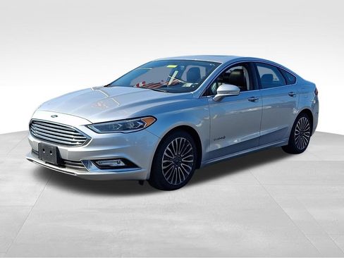 Used 2018 Ford Fusion Titanium FWD image 3