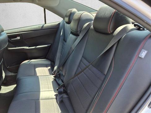 Used 2016 Toyota Camry SE w/ Moonroof Package FWD image 18