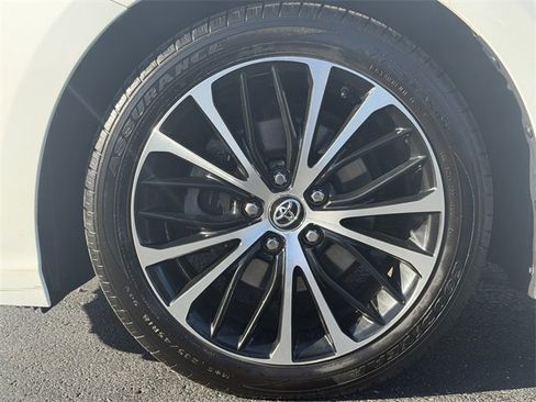 Used 2019 Toyota Camry SE image 11