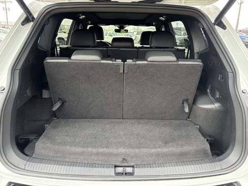 Used 2024 Volkswagen Tiguan SE R-Line image 35