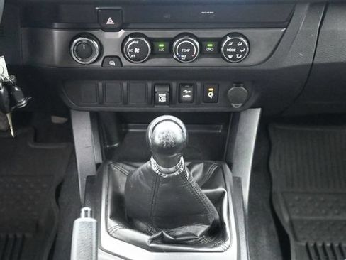 Used 2019 Toyota Tacoma TRD Off-Road AWD/4WD image 22