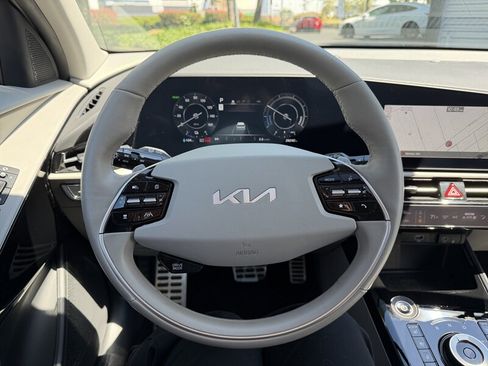 Used 2023 Kia Niro Wave FWD image 9