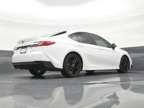 Used 2026 Toyota Camry SE FWD image 27