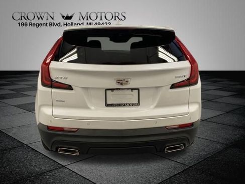 Used 2022 Cadillac XT4 Luxury w/ Cold Weather Package AWD/4WD image 5