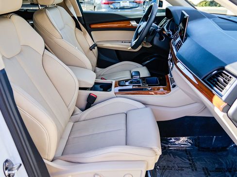 Certified 2023 Audi Q5 e Premium Plus w/ Premium Plus Package image 19