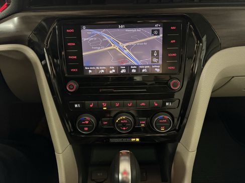 Used 2020 Volkswagen Passat 2.0T SEL image 12