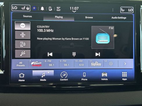 Certified 2024 Chrysler Pacifica Touring-L FWD image 26