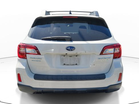 Used 2017 Subaru Outback 2.5i Premium image 5