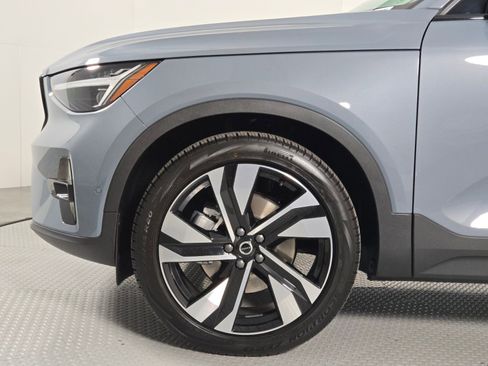 Used 2023 Volvo XC40 B5 Ultimate w/ Climate Package image 9