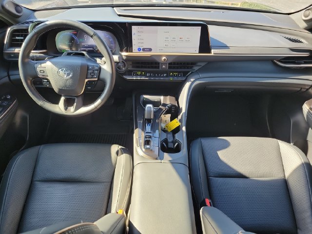 Used 2024 Toyota Crown Platinum AWD/4WD image 8