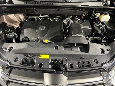 Used 2017 Toyota Highlander Limited image 44