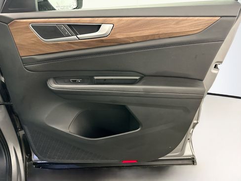 Used 2025 Volkswagen Atlas SE image 35