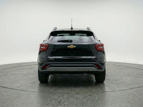 Used 2025 Chevrolet Trax LT w/ LT Convenience Package image 7