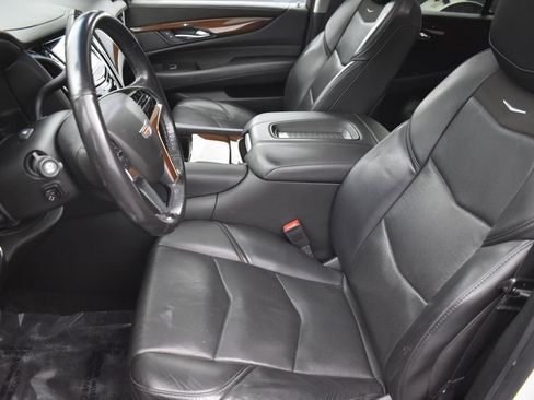 Used 2020 Cadillac Escalade Luxury w/ LPO, Radiant Package AWD/4WD image 13