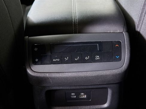 Certified 2024 Nissan Pathfinder SV w/ Black Appearance Package image 27