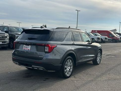 Certified 2025 Ford Explorer Active w/ Active Comfort Package image 3