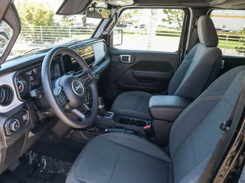 Used 2025 Jeep Wrangler Unlimited Sport AWD/4WD image 17