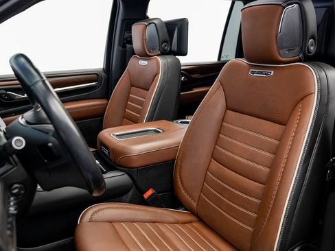 Used 2023 GMC Yukon XL Denali Ultimate image 30