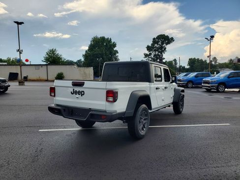 New 2025 Jeep Gladiator Sport image 6