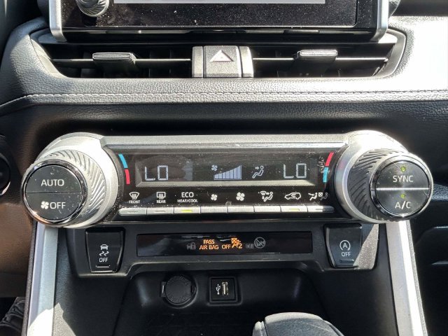 Used 2025 Toyota RAV4 XLE FWD image 13