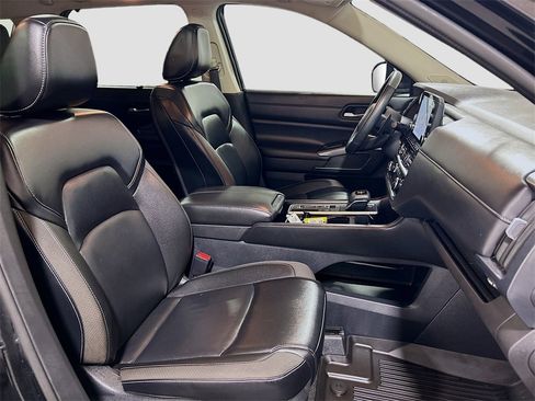 Used 2024 Nissan Pathfinder SL w/ SL Premium Package image 28