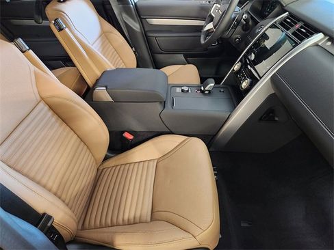 New 2026 Land Rover Discovery Limited Edition image 3