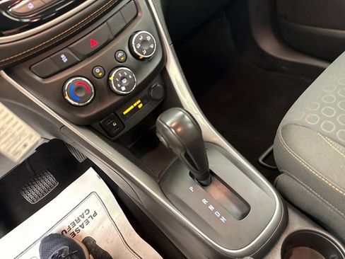 Used 2021 Chevrolet Trax LS FWD image 19