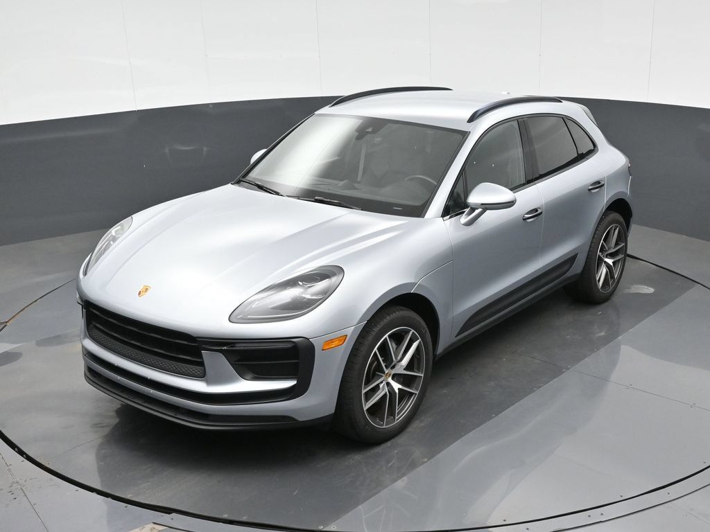 Certified 2022 Porsche Macan AWD/4WD image 26