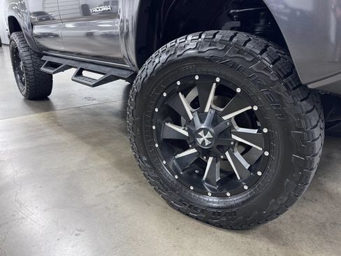 Used 2015 Toyota Tacoma 4x4 Double Cab w/ TRD Off-Road Package image 2