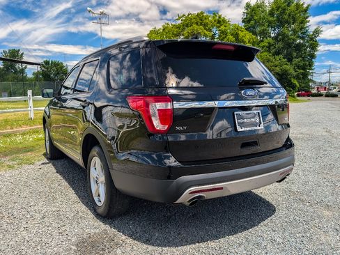 Used 2017 Ford Explorer XLT w/ Equipment Group 202A AWD/4WD image 8