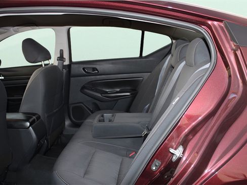 Used 2024 Nissan Altima 2.5 SV image 17