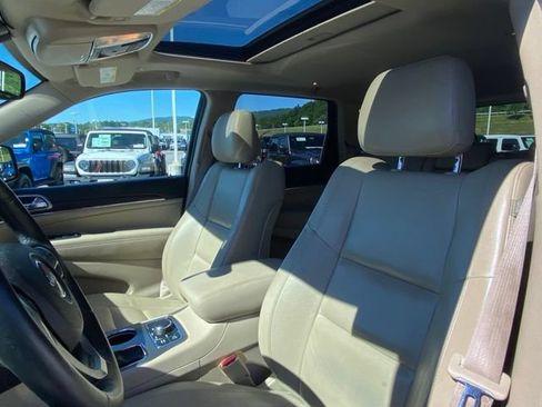 Used 2018 Jeep Grand Cherokee Limited AWD/4WD image 14